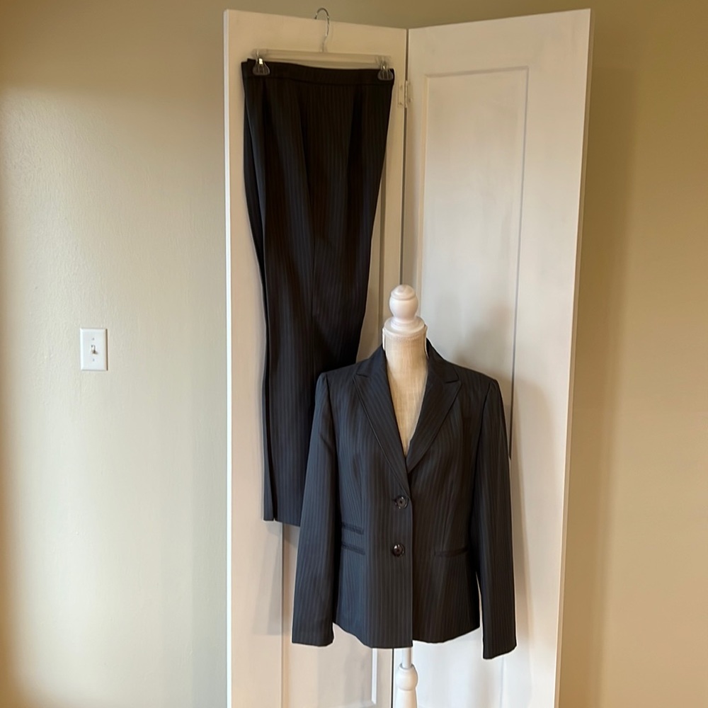 Le Suit Women's Black Pinstripe Blazer and Skirt Suit